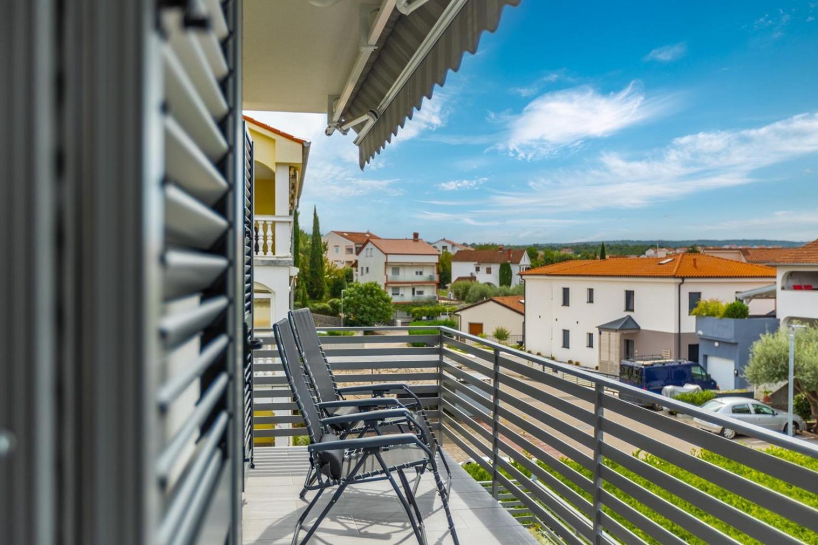 Apartments Pivas Malinska Exterior photo