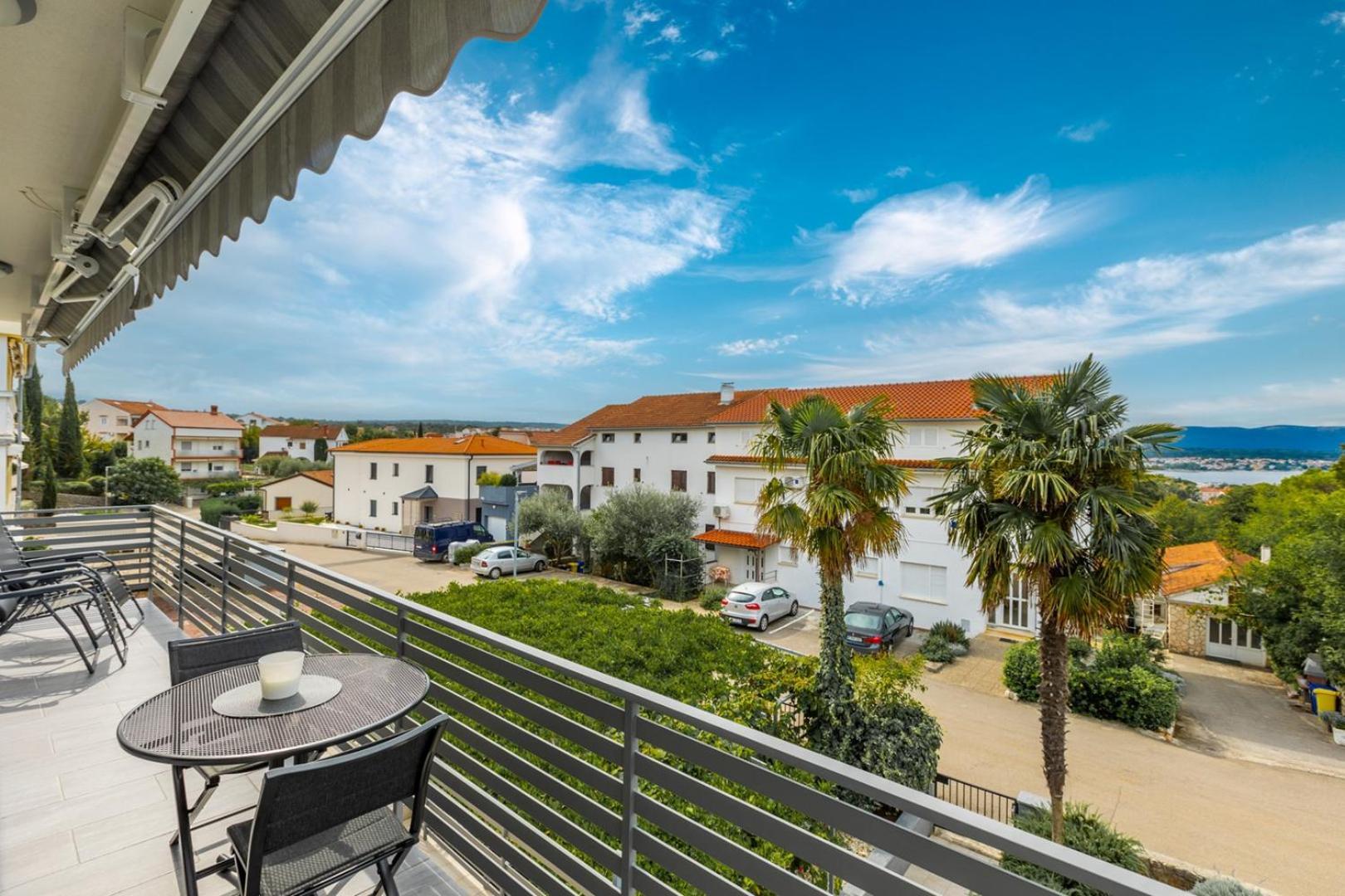 Apartments Pivas Malinska Exterior photo